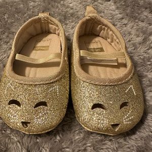 Carters kitten baby shoes. Size 0-3 months